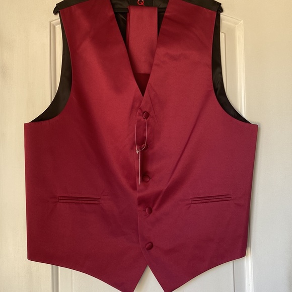 Buy 3/$49 Vest Sets. NWT 3 piece Brand Q vest, tie and pocket square set - Picture 1 of 5